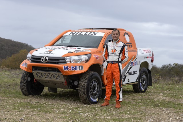  Toyota France Compétition dévoile son Hilux engagé sur le Dakar 2016 1414522EM0921