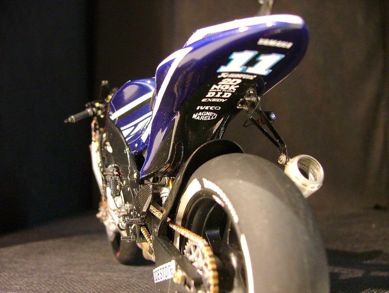 Yamaha YZR M1 2011 - Ben Spies - Page 4 152745022