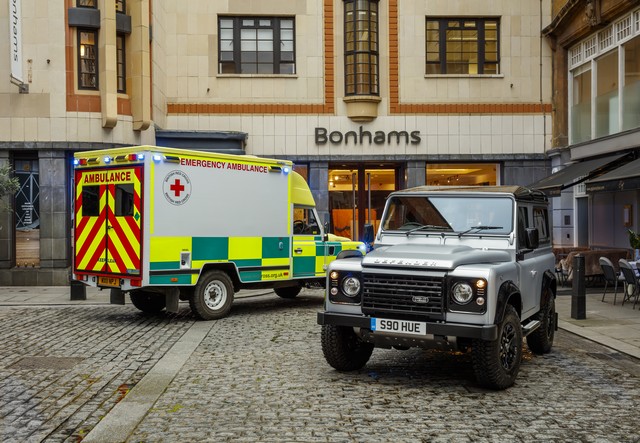 Le 2 millionième Land Rover Defender vendu aux enchères à Londres 152824LR1054