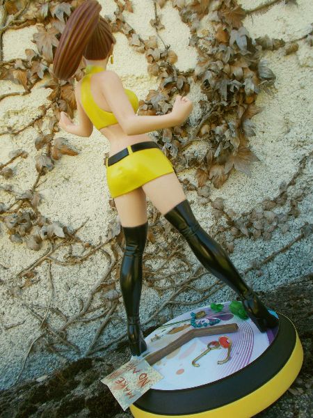 BEFORE WATCHMEN: SILK SPECTRE STATUE 163115wwwkizoacomdscn2195