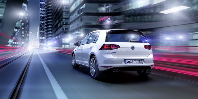 Volkswagen présente la GOLF plug-in hybride GTE  173733VolkswagenGolfGTE2