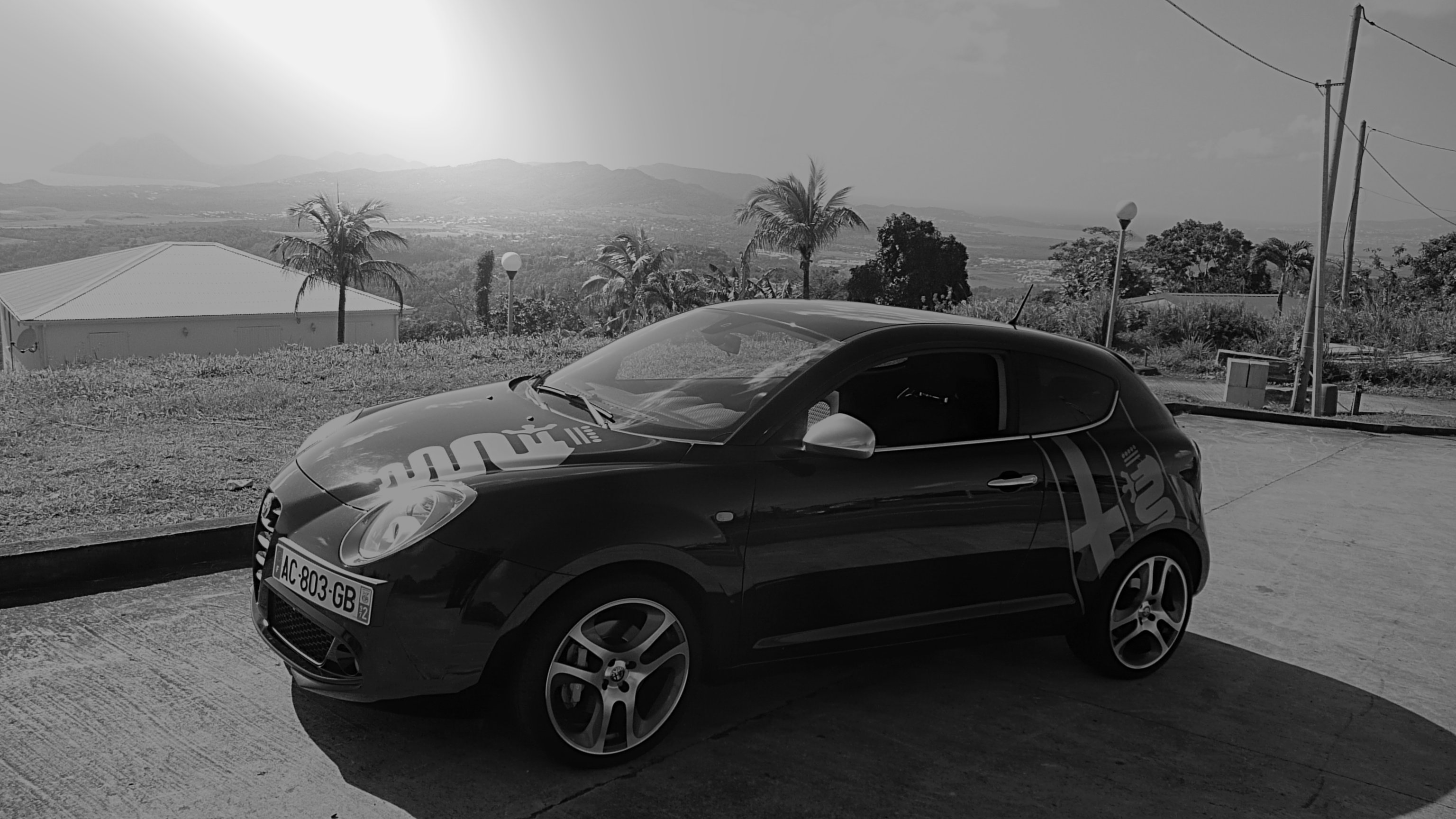 Vote pour le concours photo n°12 Octobre 2012: "Votre Alfa en noir et blanc" 177597mitoblackwhite