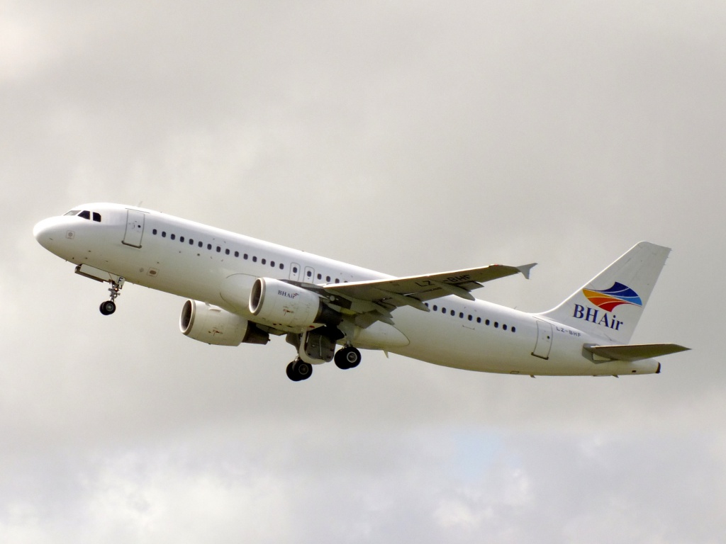 [26/04/2014] A320 (LZ-BHF) BHAir 184905Avriln9105