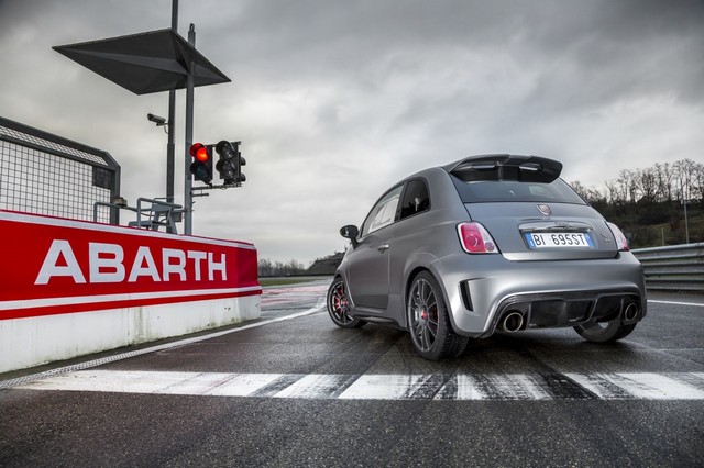 Abarth au Salon International de Genève 2015 185256695BipostoVarano5