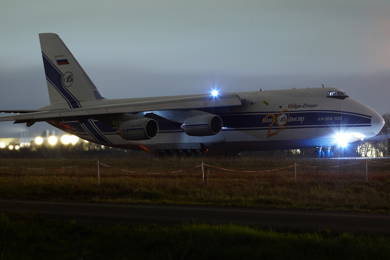 [25/01/2012] Antonov An124 (RA-82046) Volga Dnierp  186314GRX8930