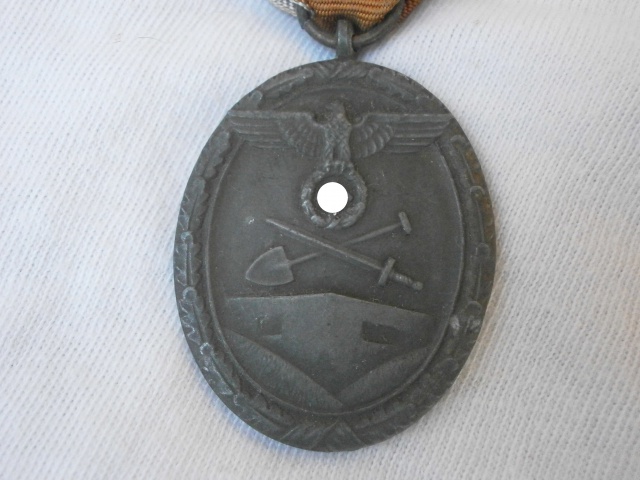 Médaille du mur de l'ouest 19015757f21b34384b4215a88b3e9a29657a7f