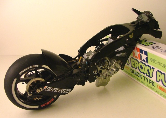 Yamaha YZR M1 2011 - Ben Spies - Page 2 191541001