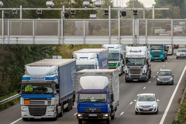 Les routiers en grève reconductible pour leurs salaires dès dimanche soir  197369routiersengrevedimanchesoir