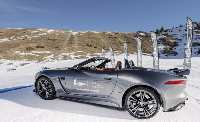 Romain Grosjean Inaugure La « Jaguar Fun Zone » A La Plagne Au Volant De La Jaguar F-Type SVR 202044jagu3s