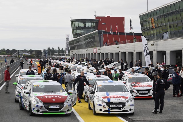  Les Peugeot 208 En Force ! 202481593489b18cafb