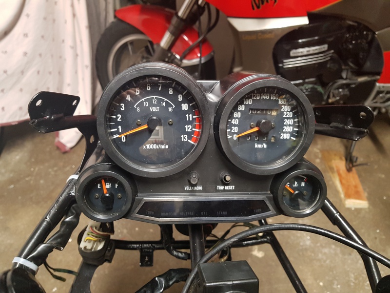 [Edit] Restauration d'une Kawa GPZ900R  - Page 2 20858120171129174525