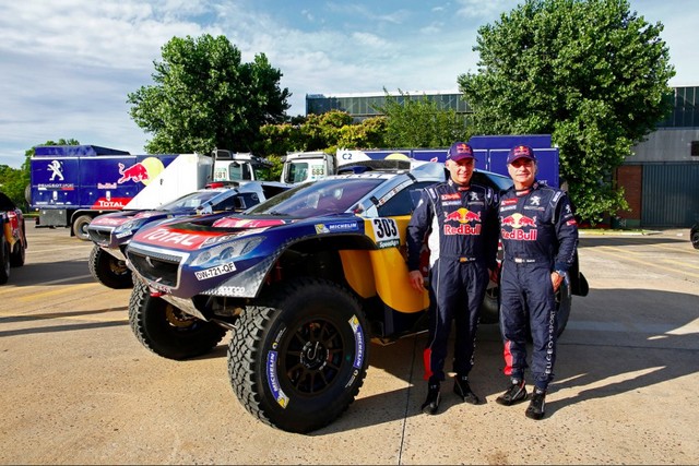 DAKAR Prologue : les PEUGEOT 2008 DKR en tir groupé 209490LucasCruzCarlosSainz