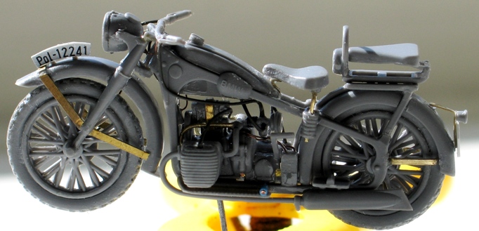 BMW R12 side-car IBGmodel 1/35  FINI 210367modles130002