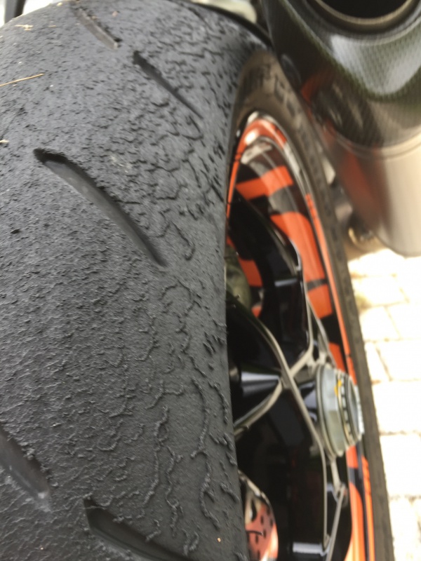 [PNEUS] PIRELLI DIABLO SUPER CORSA - Page 3 210544IMG2947