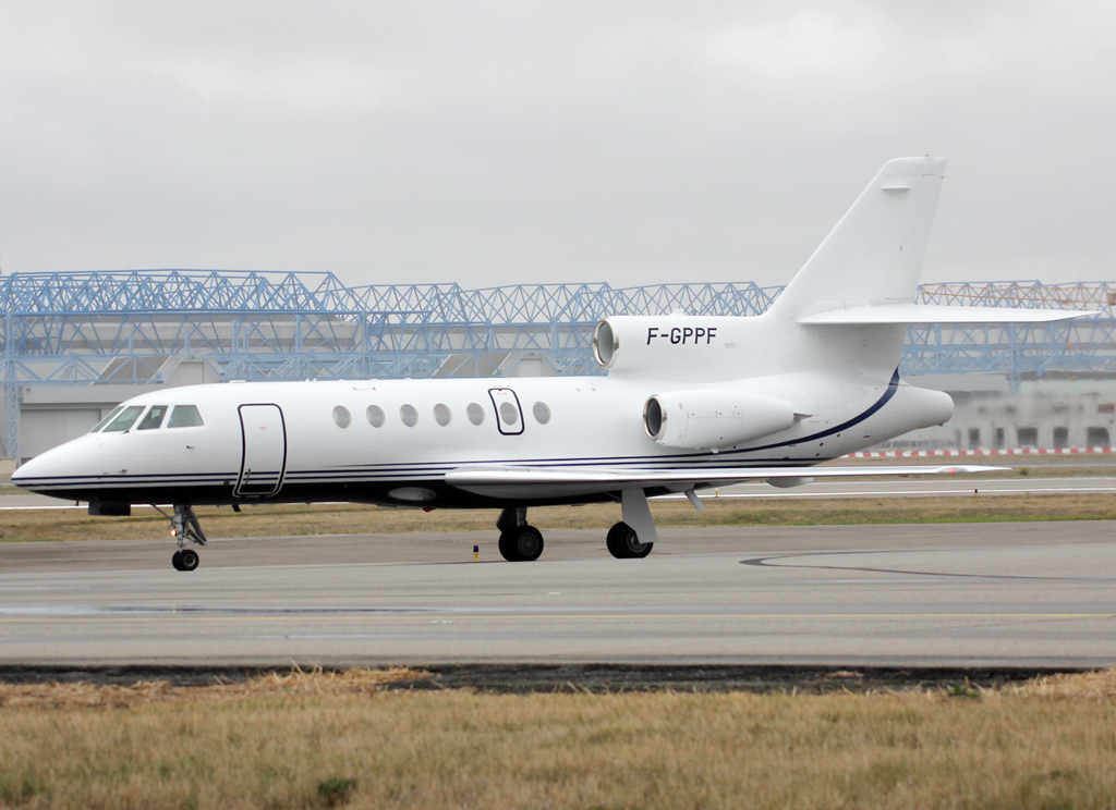 Toulouse-Blagnac - Octobre 2012 - Page 10 211196Falcon50PrivateFGPPF002TLS121012EPajaud