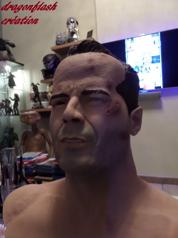 dragonflash création : bruce willis die hard bust life size partie :2 211296SAM3143