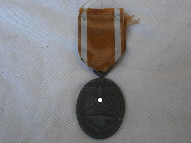 Médaille du mur de l'ouest 221641acbe129e70684bb68094e23038d90652