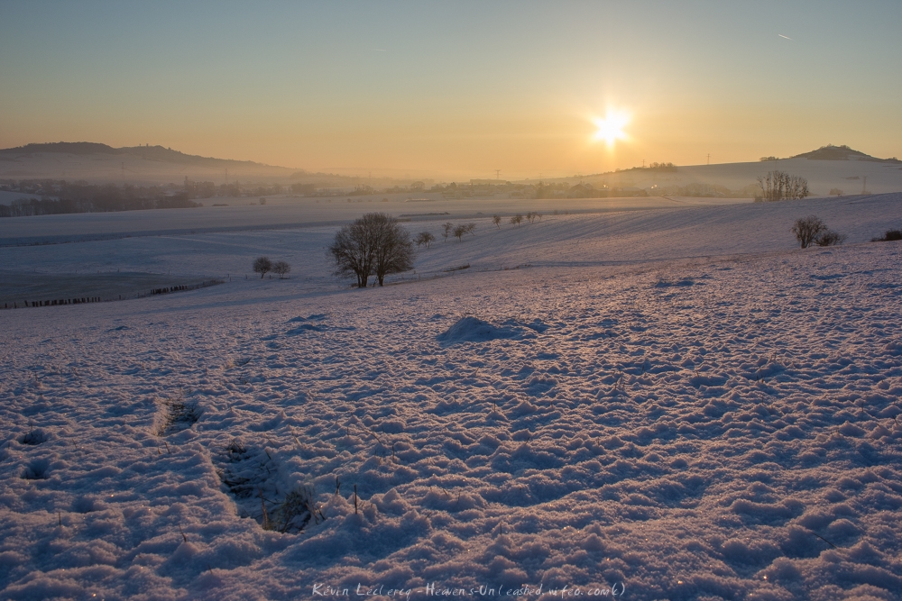 Lever de soleil glacial sur les coteaux du plateau de Malzéville (54) 223797yryg7