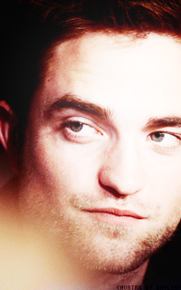 Robert Pattinson   22483989R9