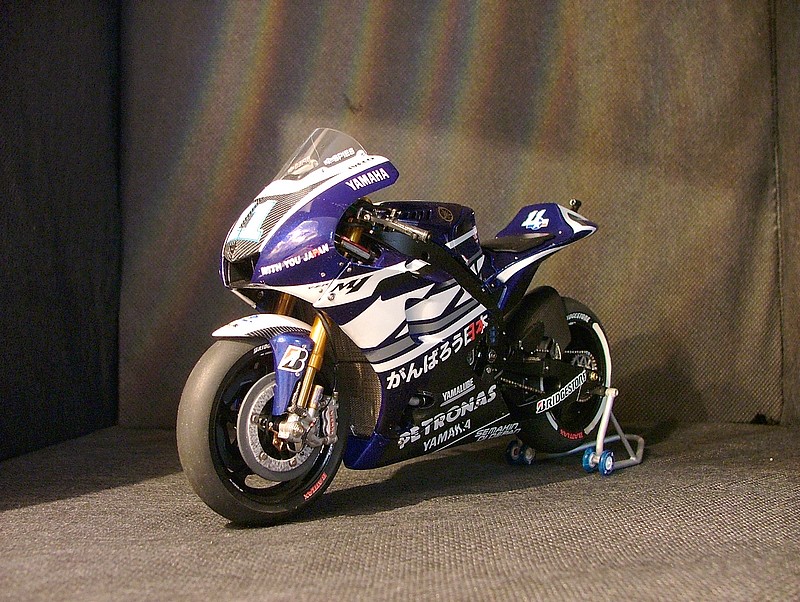 Yamaha YZR M1 2011 - Ben Spies - Page 4 2323602006