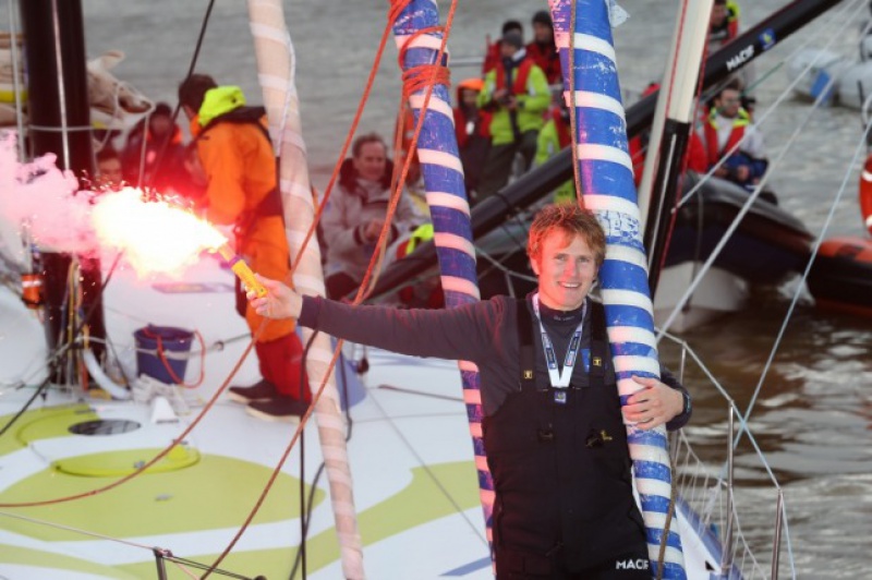 Le Vendée Globe au jour le jour par Baboune - Page 35 233612arriveefrancoisgabartmacifr6440