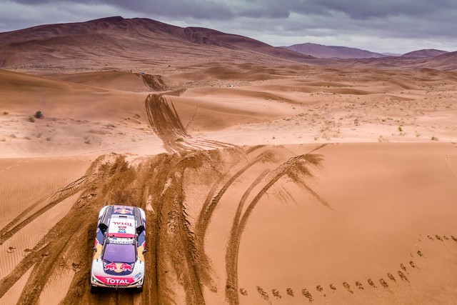 Peugeot Frappe Fort Dans Les Dunes - L'arrivée Du Silk Way Rally Dans Le Viseur  2348055971b1086c300