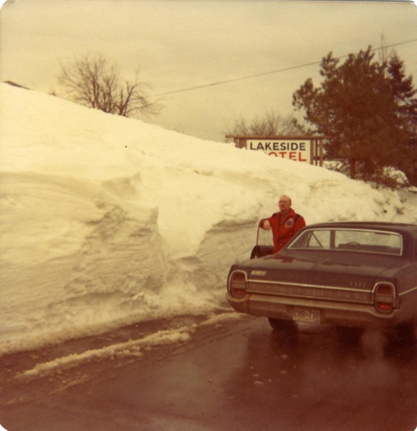 Vieille voiture sous la neige. - Page 9 236125463233925e29d5b6c6f