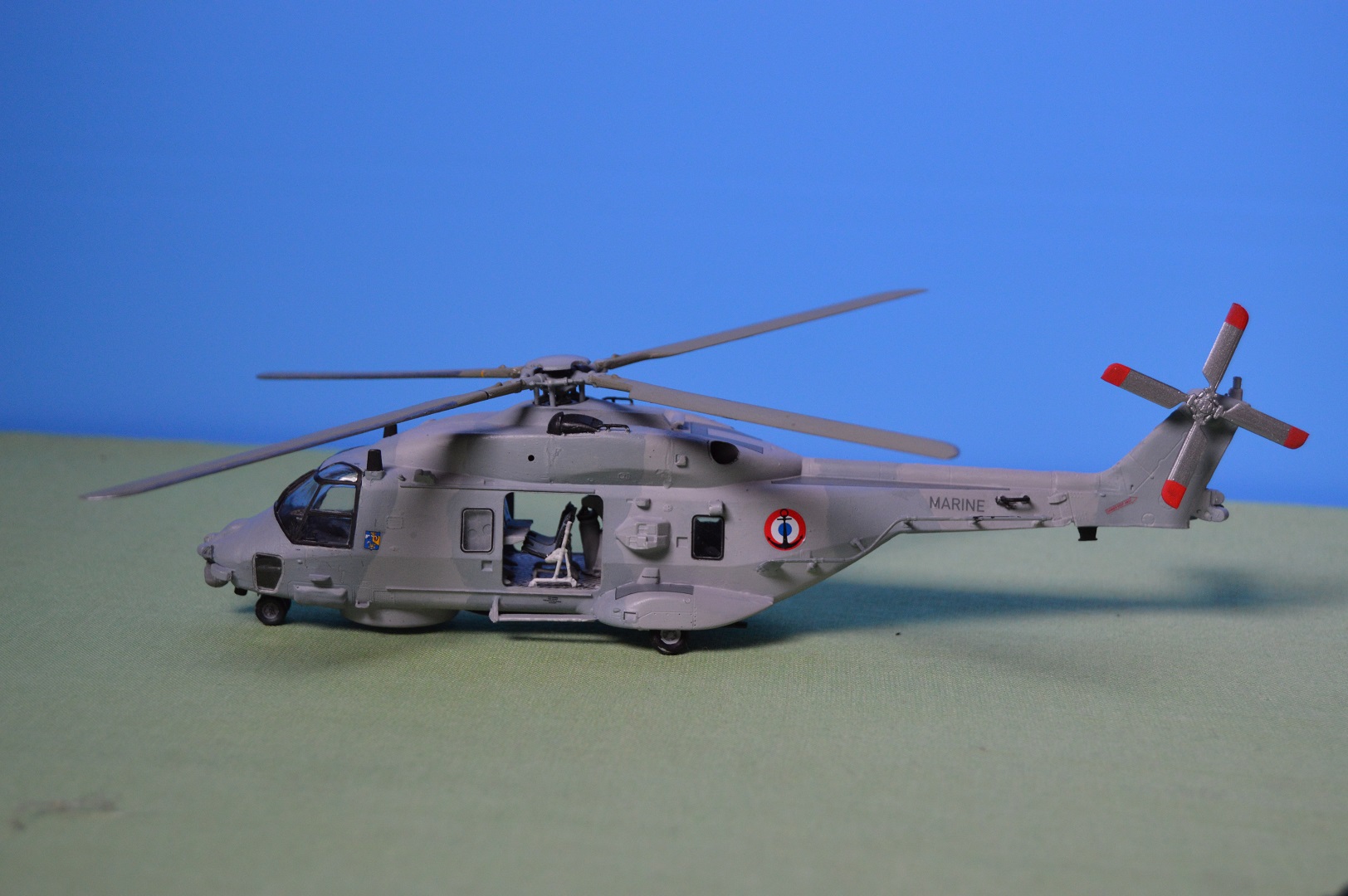 [REVELL] [FINI] NH90 Caïman NFH 236851DSC0010