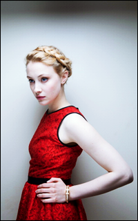 sarah gadon 2375551302