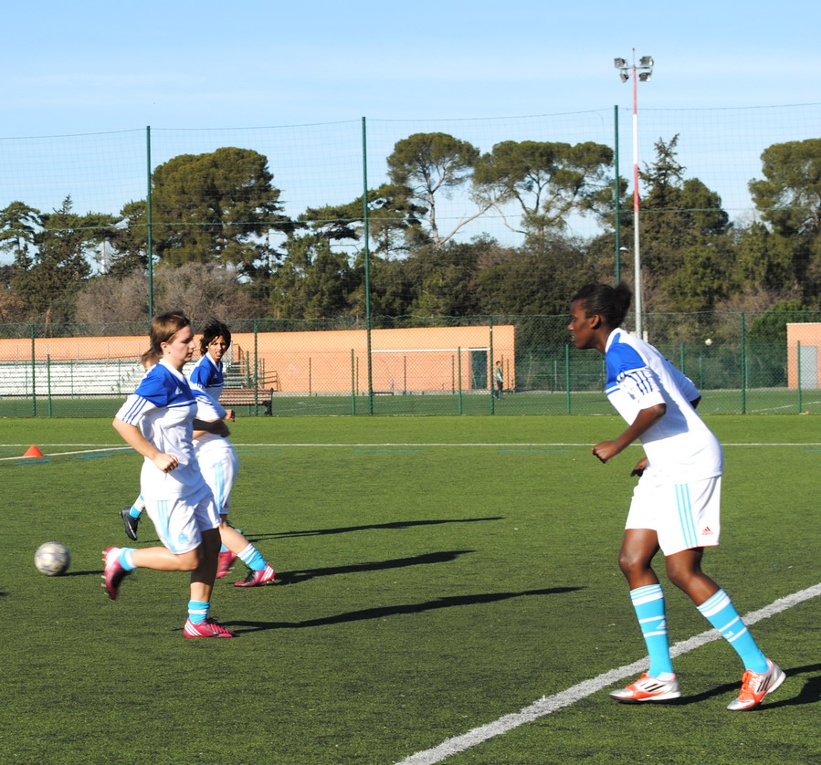 FEMININES DE L'OM : L'AVENIR LEUR APPARTIENT !!! UNE EQUIPE SE CONSTRUIT  2013  - Page 3 238074Photo052