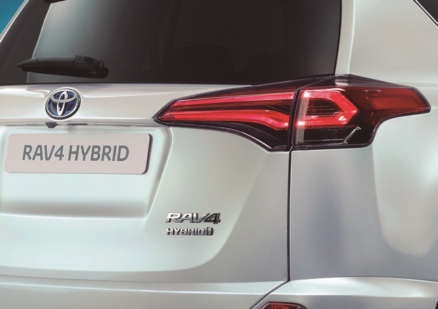 Le RAV4 devient Hybride 239892TOYOTARAV4HYBRIDRHPrint