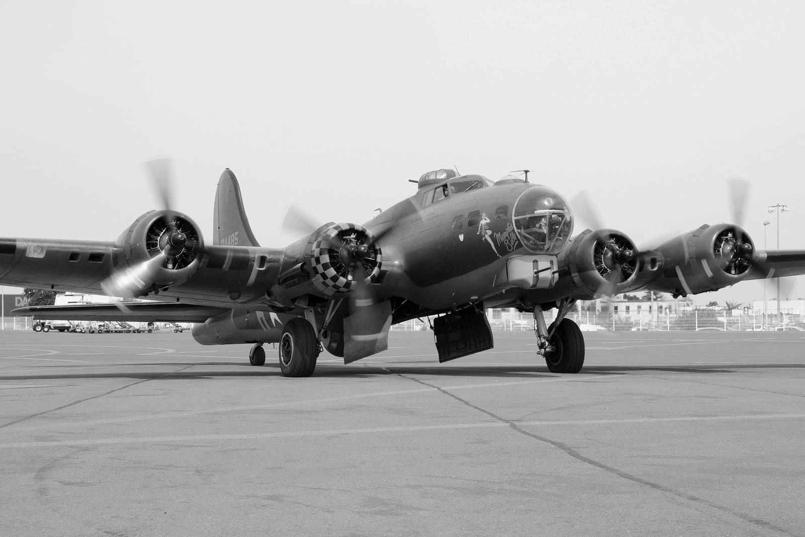 [01/07/2013] B17 Flying Fortress (G-BEDF) Sally B's - Page 2 241167DSC9723NB