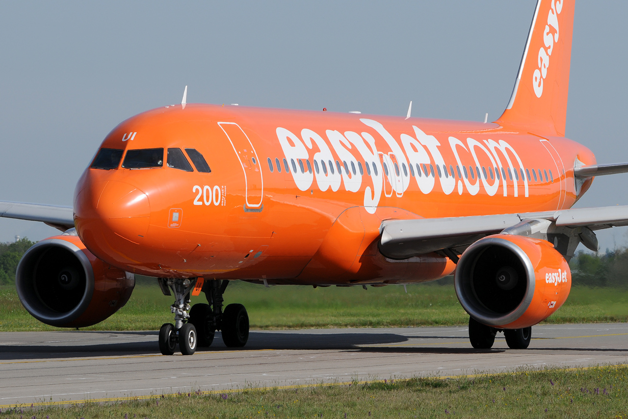 [04/05/13] Airbus A320 (G-EZUI) EasyJet  "200th Airbus for Easyjet" 241294DSC7598