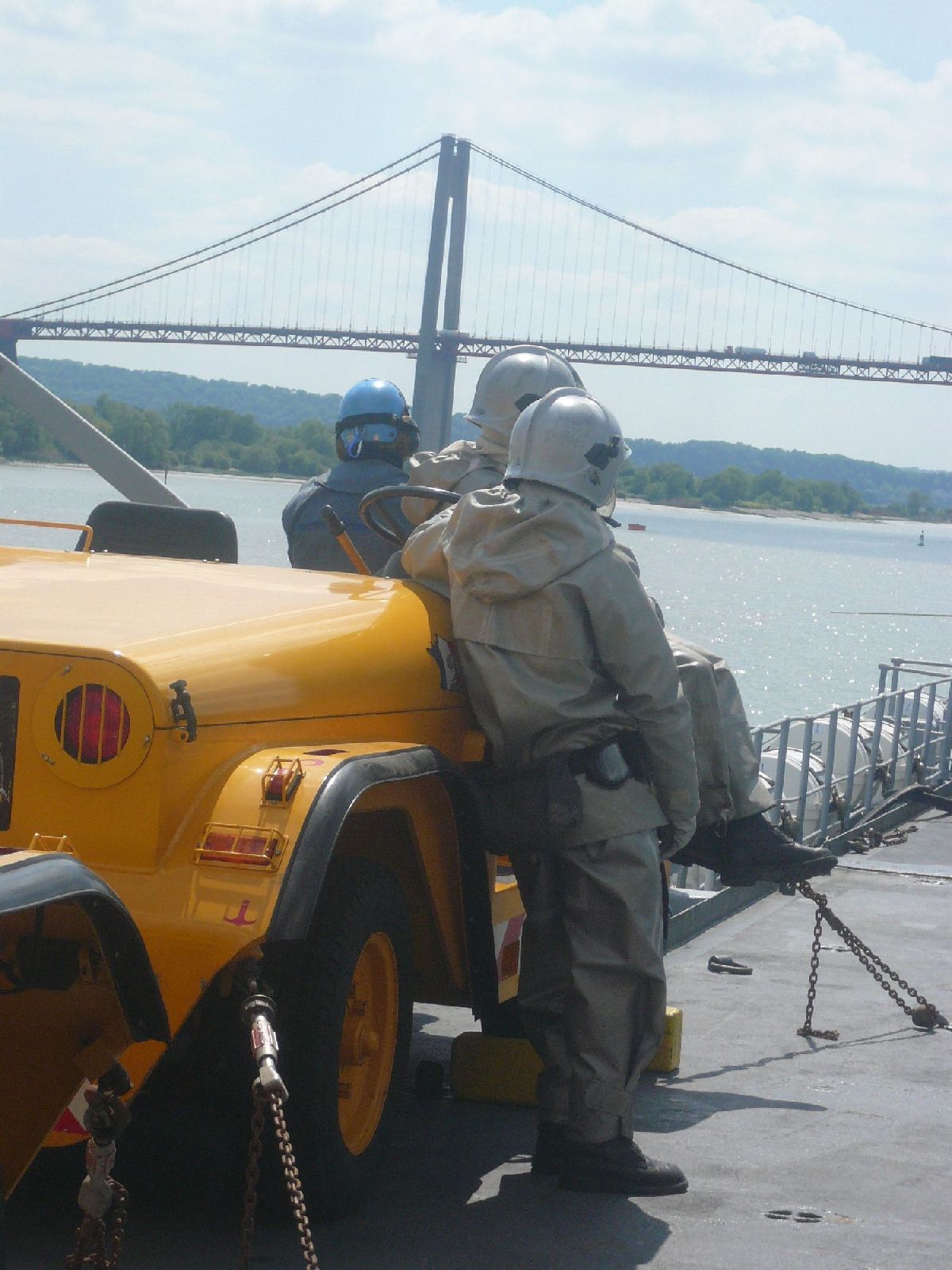 LE VOYAGE DE LA JEANNE SUR LA SEINE 24260078faitsurementchaudladessous