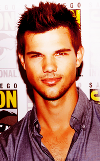 Taylor Lautner 246384T12