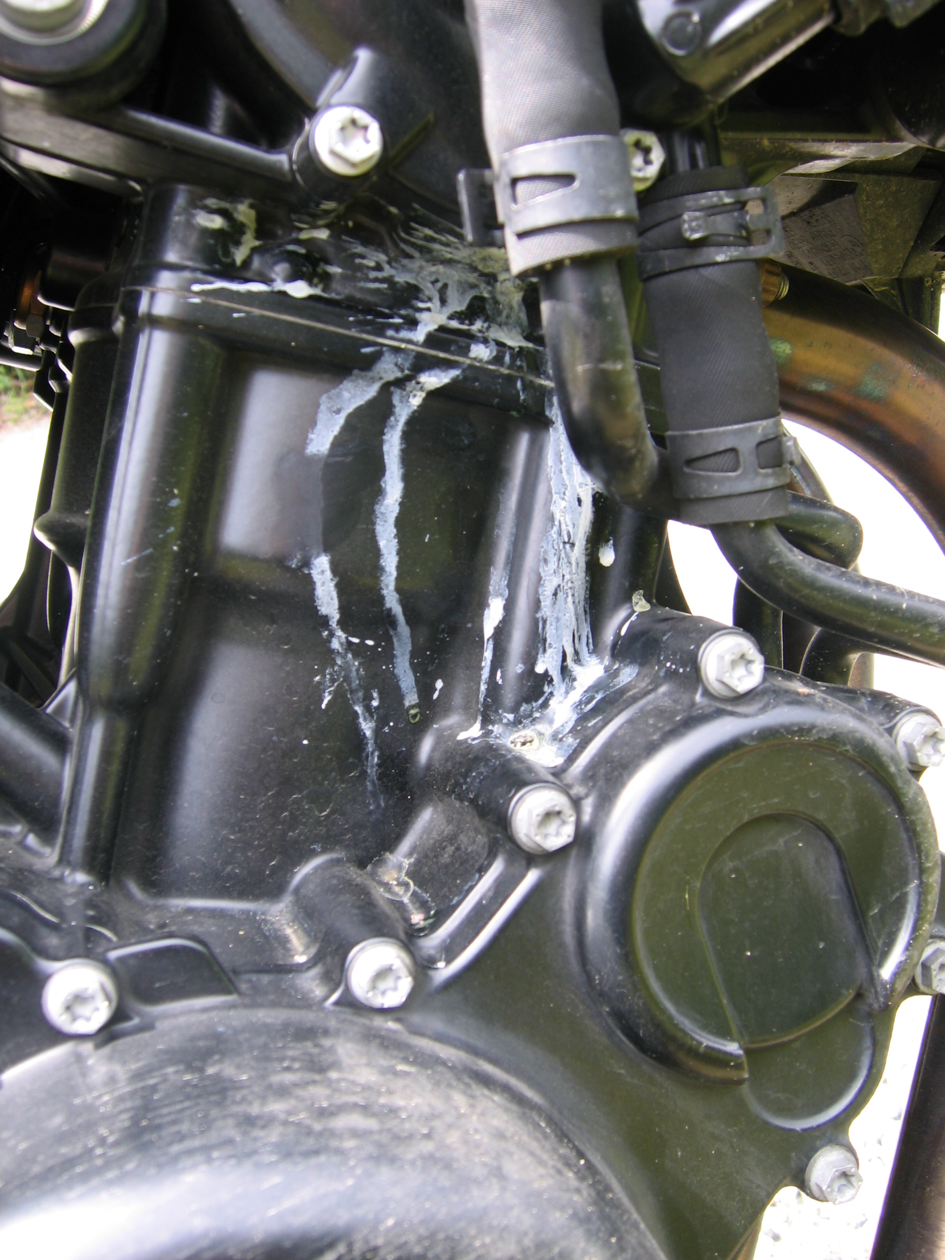 F800R fuite liquide de refroidissement