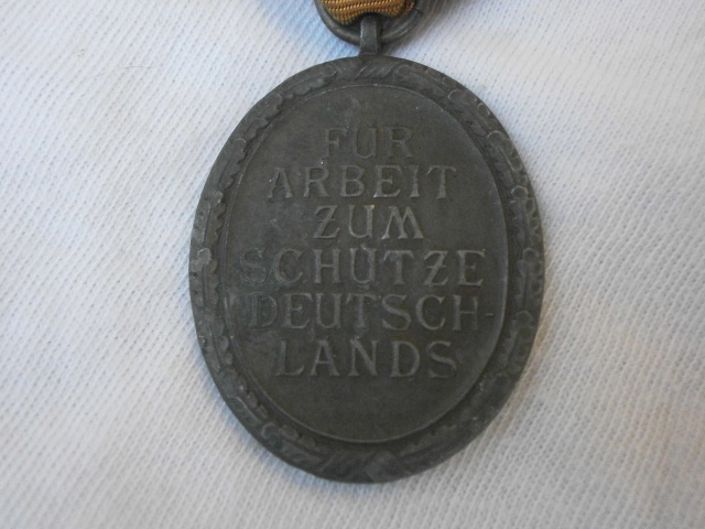 Médaille du mur de l'ouest 250781c088099e1e06475f9ccba1dadf02df62