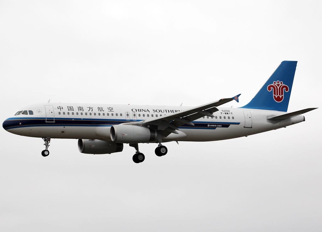 Toulouse-Blagnac / Juillet 2012 - Page 3 256080A320200ChinaSouthernAirlinesFWWIY002cn5202TLS050712EPajaud