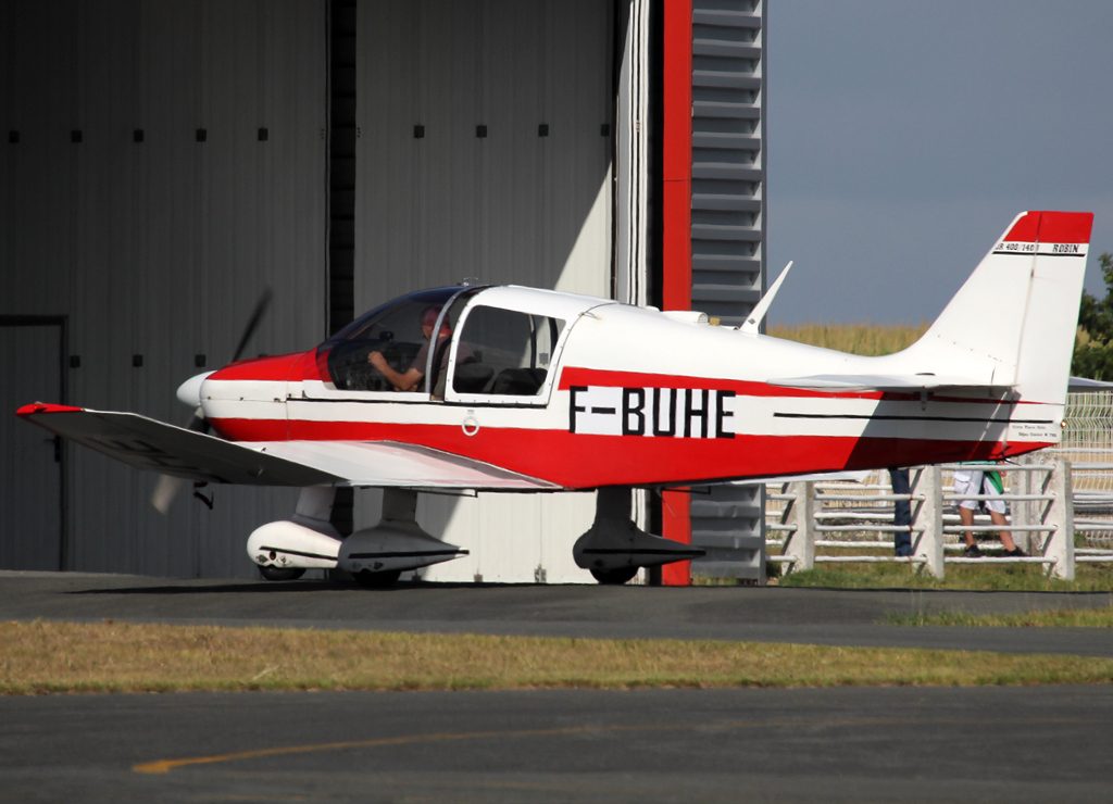 Aérodrome de Royan 260492DR300PrivateFBUHERoyan300712EPajaud