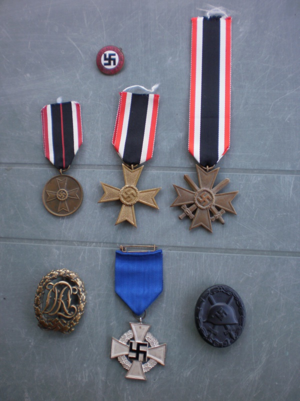 Ma collection d'insignes all WW2 266280EnsemblemdaillesetinsignesallWW2002