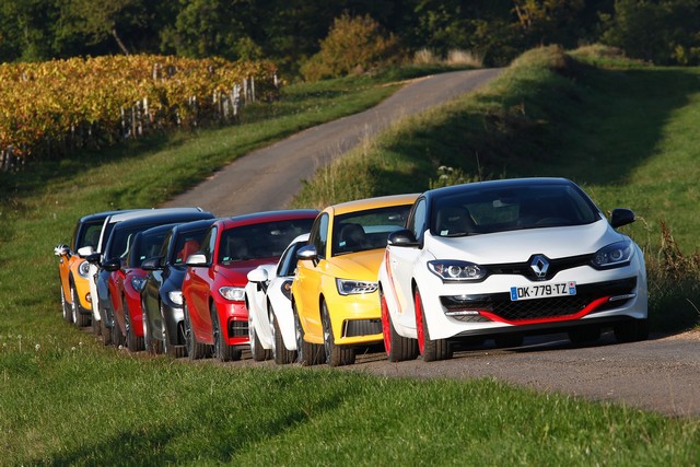 Mégane R.S. 275 Trophy-R : « Sportive de l’année 2014 » ! 2706236337916