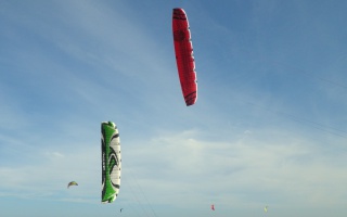 Vers l'estuaire de la Loire (Pornichet/LaBaule, St Brévin...) au fil du temps... - Page 30 270963kitesurf027w