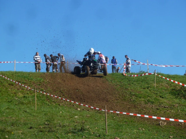 48 heurs Off road à Dommartin : la moto est dans le pré ! 271704P1420154