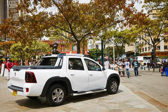 Renault présente son premier pick-up une tonne, d’ambition mondiale : ALASKAN 2718748008416