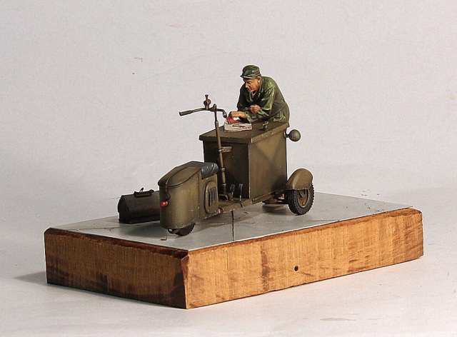 Scooter Cushman + mécano 1/35 272114005