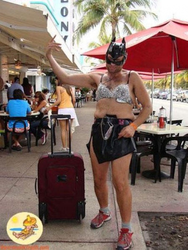 Les costumes du Net en vrac !!! - Page 25 273050worstbatmancostumebra