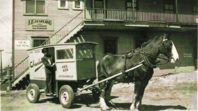 Les années 20 à 70 : photos et vidéos d'époque (partie 1) - Page 7 275196boulangerieCharlandVictoriaville