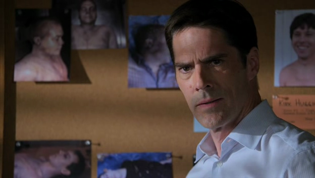 Screencaps de Hotch - Page 19 275796vlcsnap2013101915h37m05s55