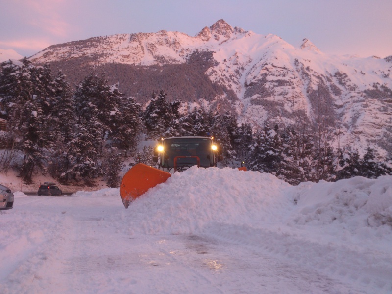 photos unimog chasse neige - Page 10 277267DSC0575