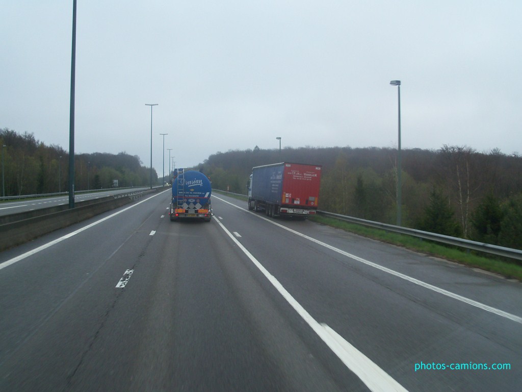 Les parkings d'autoroutes - Page 4 283062photoscamions27Avril201251